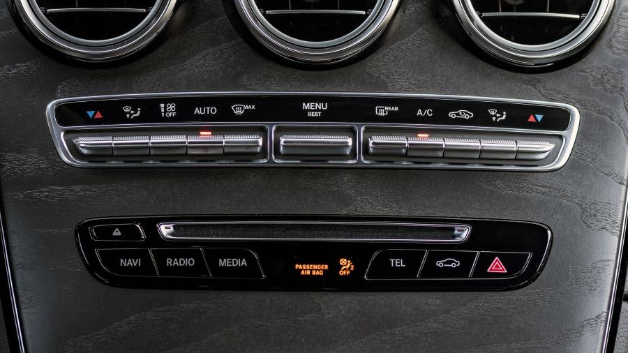 Детали интерьера Mercedes-AMG GLC63 S 4Matic+ (X253) 2017 года  (фото 74 из 80)